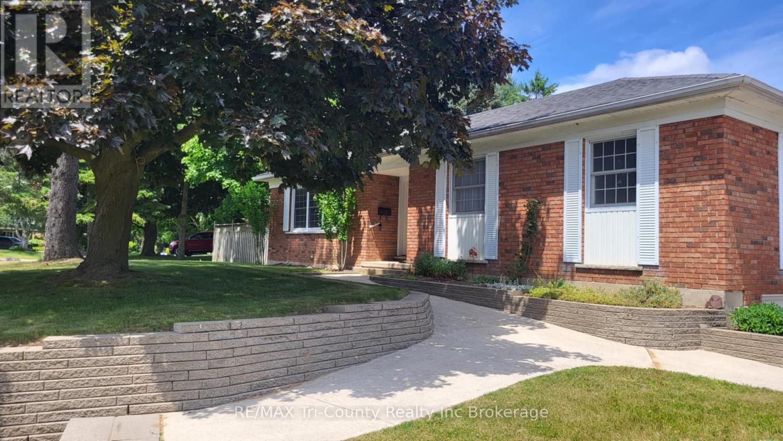7 Glenridge Road, Tillsonburg, Ontario  N4G 4J6 - Photo 2 - X12287211