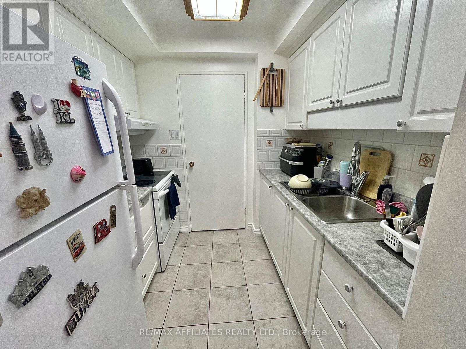 407 - 555 Brittany Drive, Ottawa, Ontario  K1K 4C5 - Photo 4 - X12296049