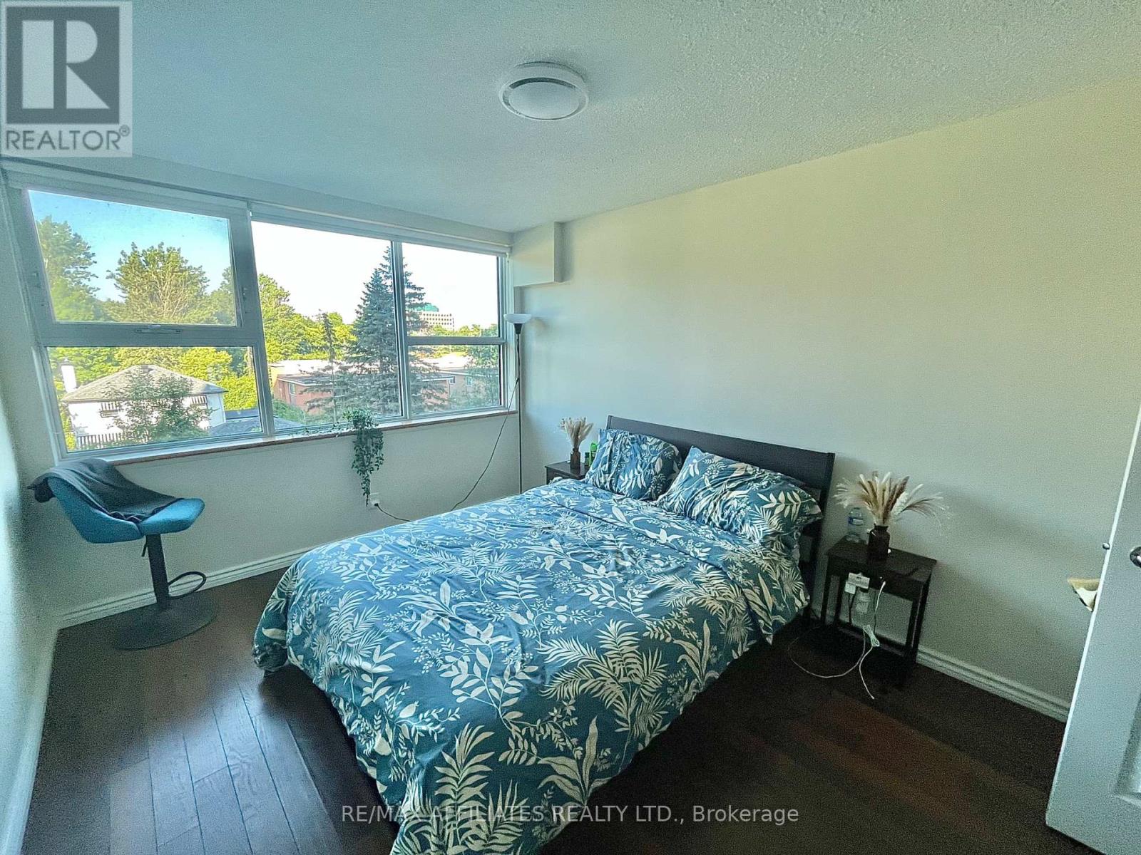 407 - 555 Brittany Drive, Ottawa, Ontario  K1K 4C5 - Photo 5 - X12296049