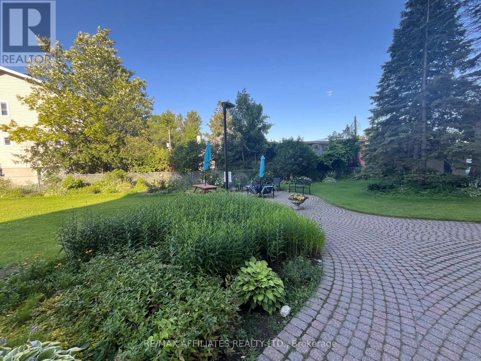 407 - 555 Brittany Drive, Ottawa, Ontario  K1K 4C5 - Photo 9 - X12296049