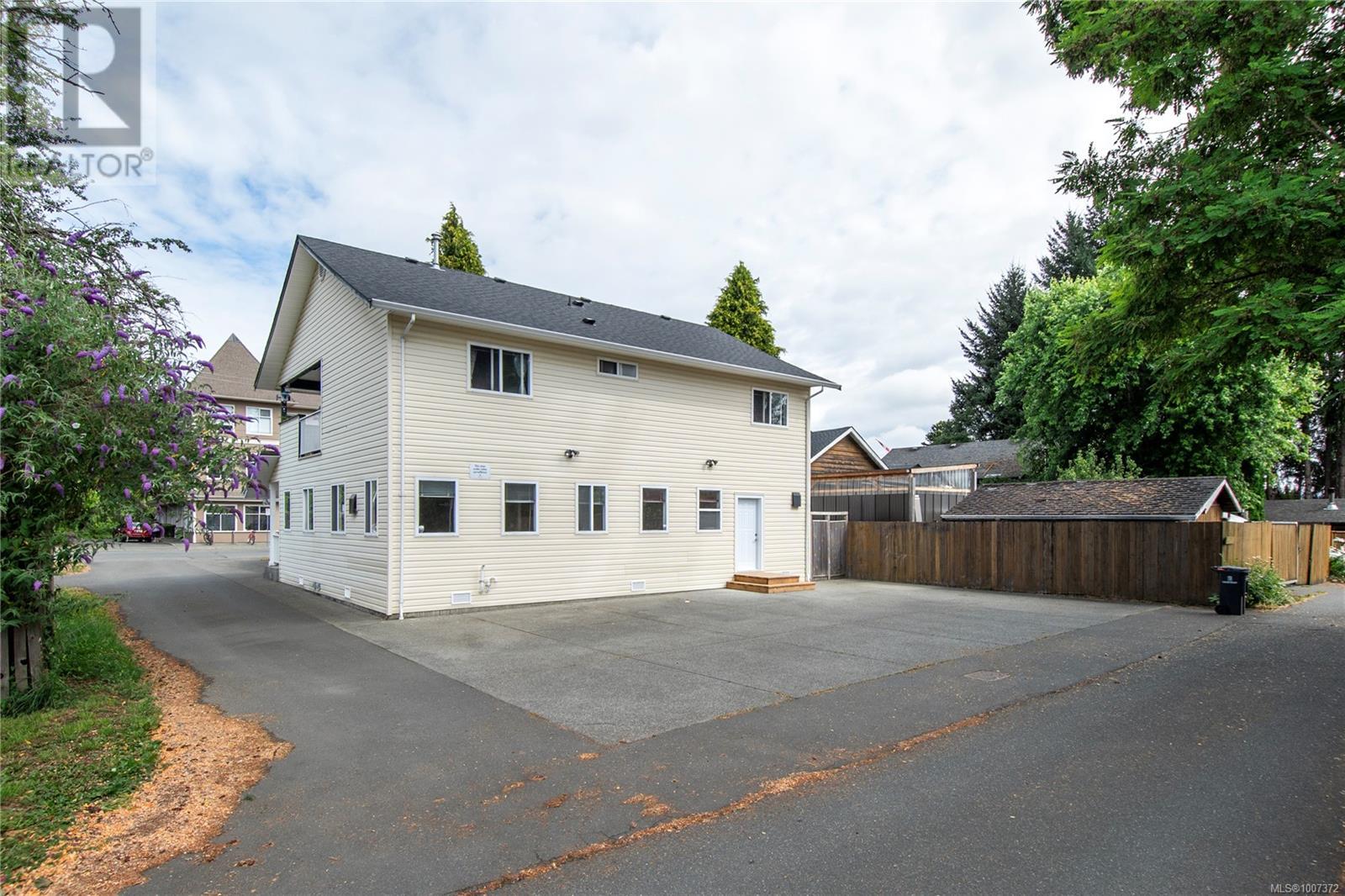560 4th St, Courtenay, British Columbia  V9H 1H2 - Photo 4 - 1007372