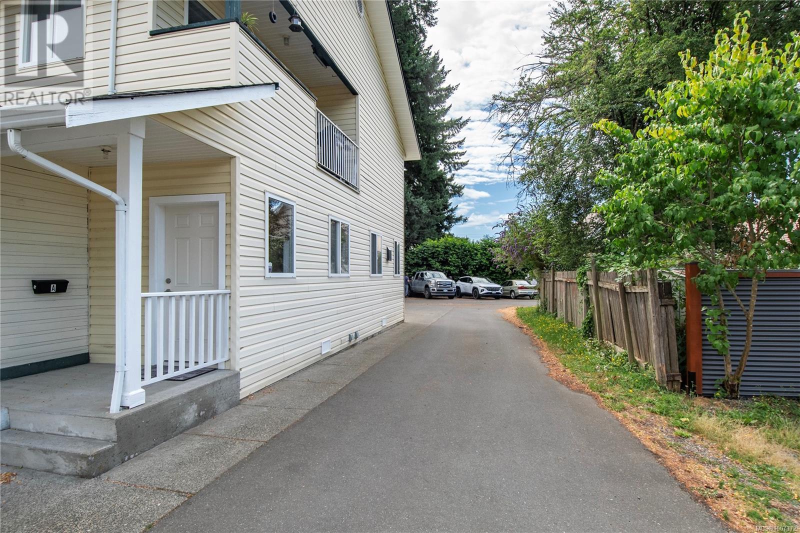 560 4th St, Courtenay, British Columbia  V9H 1H2 - Photo 3 - 1007372