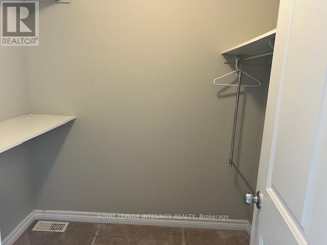 29 Fallengale Crescent, Ottawa, Ontario  K2T 0L1 - Photo 11 - X12296067