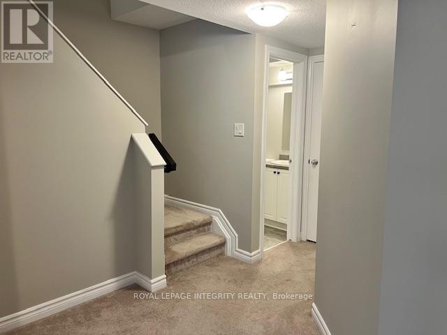29 Fallengale Crescent, Ottawa, Ontario  K2T 0L1 - Photo 17 - X12296067