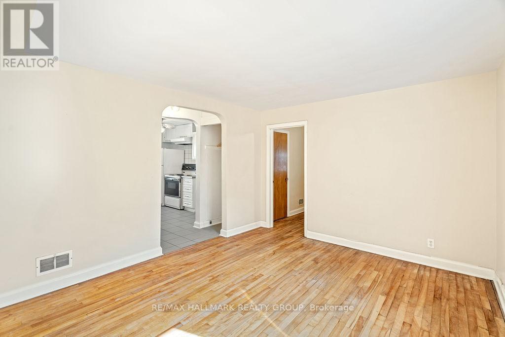 2 - 359 Dominion Avenue, Ottawa, Ontario  K2A 2H1 - Photo 11 - X12296072