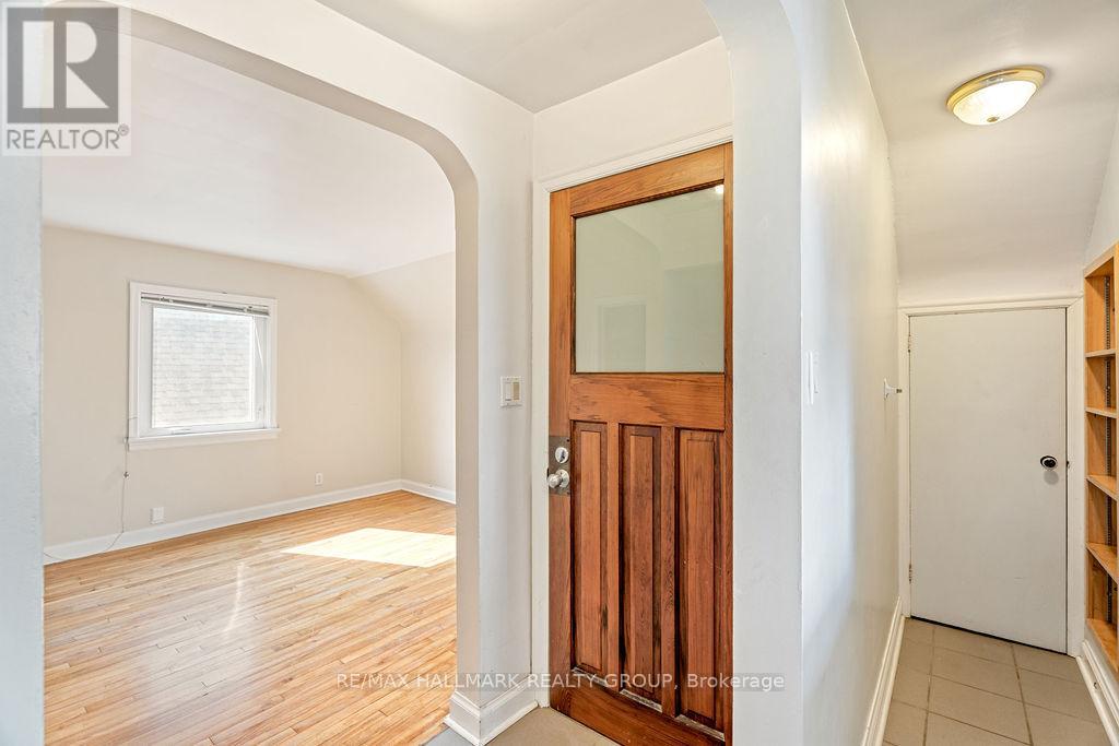 2 - 359 Dominion Avenue, Ottawa, Ontario  K2A 2H1 - Photo 4 - X12296072