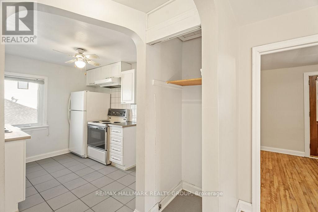 2 - 359 Dominion Avenue, Ottawa, Ontario  K2A 2H1 - Photo 5 - X12296072