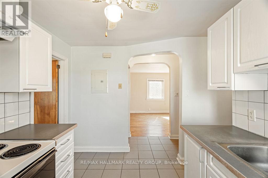 2 - 359 Dominion Avenue, Ottawa, Ontario  K2A 2H1 - Photo 8 - X12296072