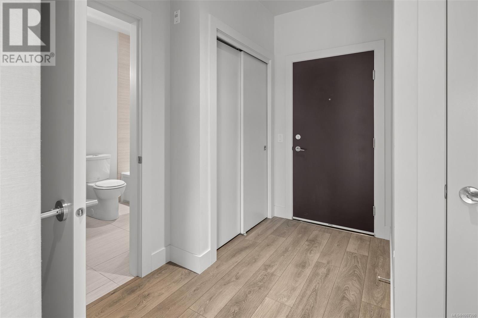 Property at 402 3811 Rowland Ave image 4