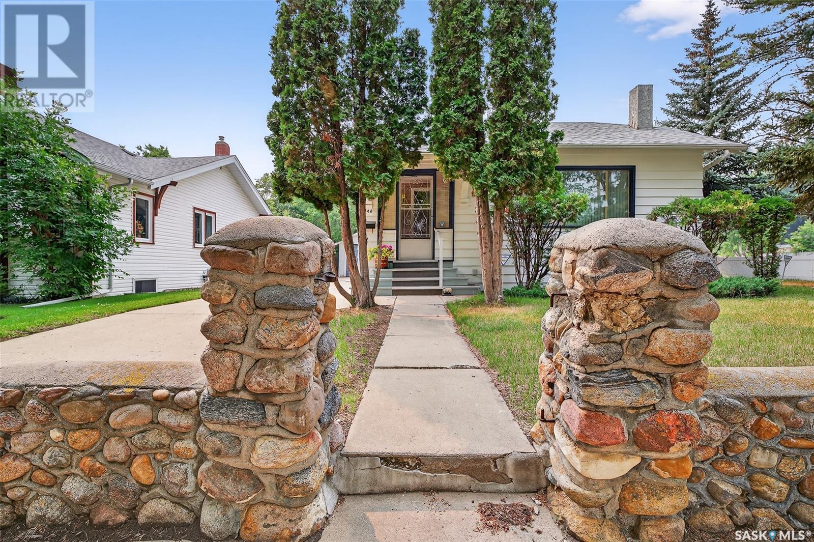 Property at 946 2nd AVENUE NE image 2