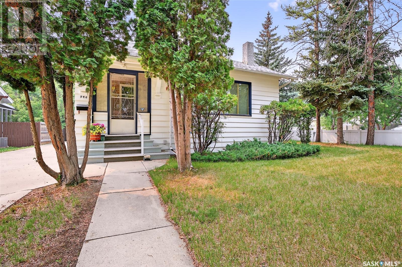 Property at 946 2nd AVENUE NE image 3
