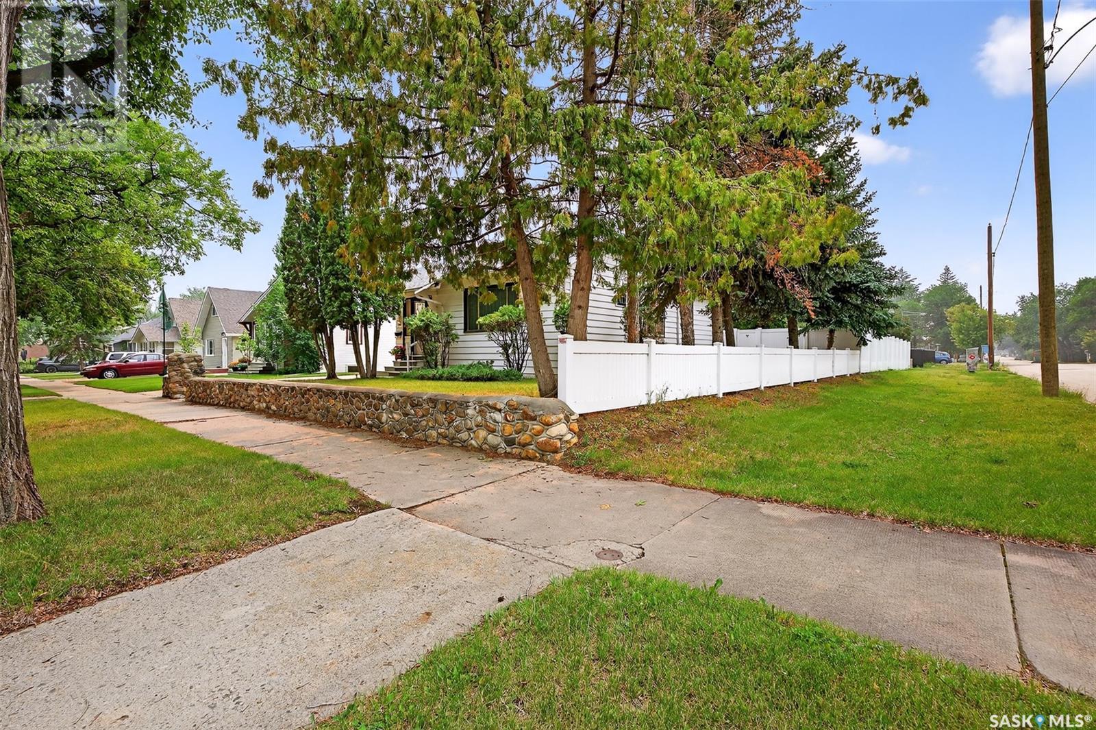 Property at 946 2nd AVENUE NE image 5