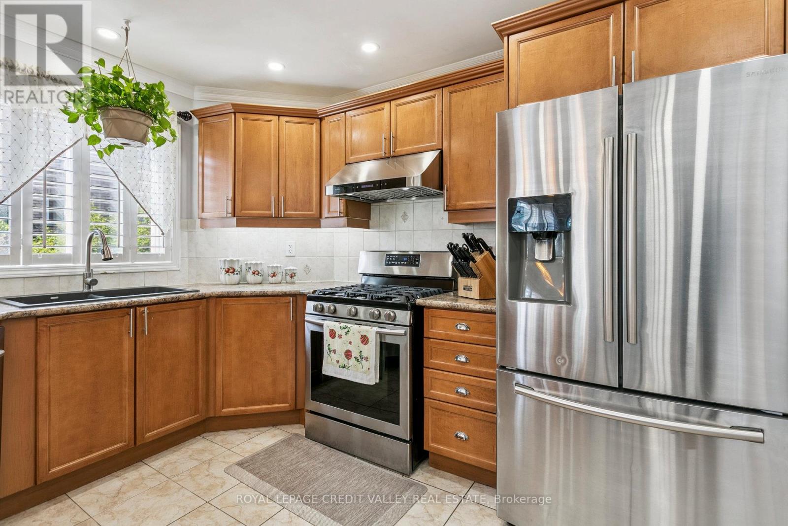 4 Mendoza Drive, Brampton, Ontario  L7A 3M3 - Photo 19 - W12296053
