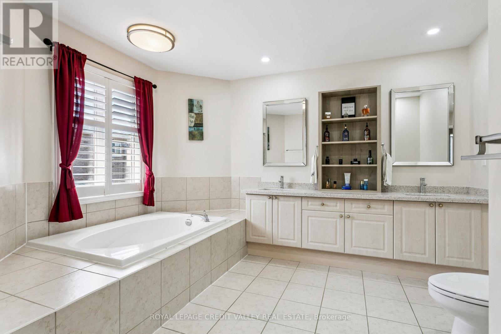 4 Mendoza Drive, Brampton (Fletcher's Meadow), Ontario  L7A 3M3 - Photo 31 - W12296053