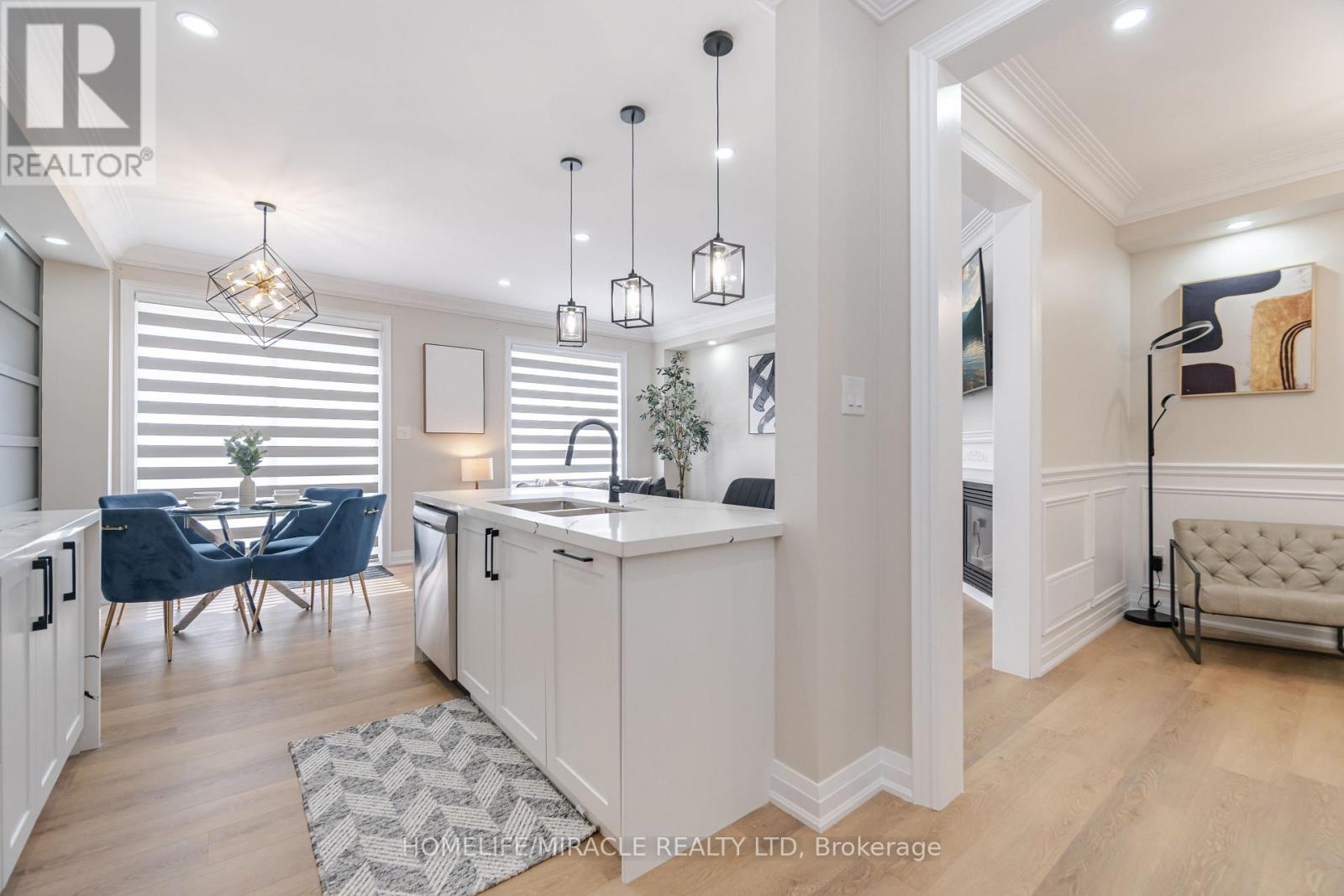 28 Sussexvale Drive, Brampton, Ontario  L6R 3S1 - Photo 12 - W12296063