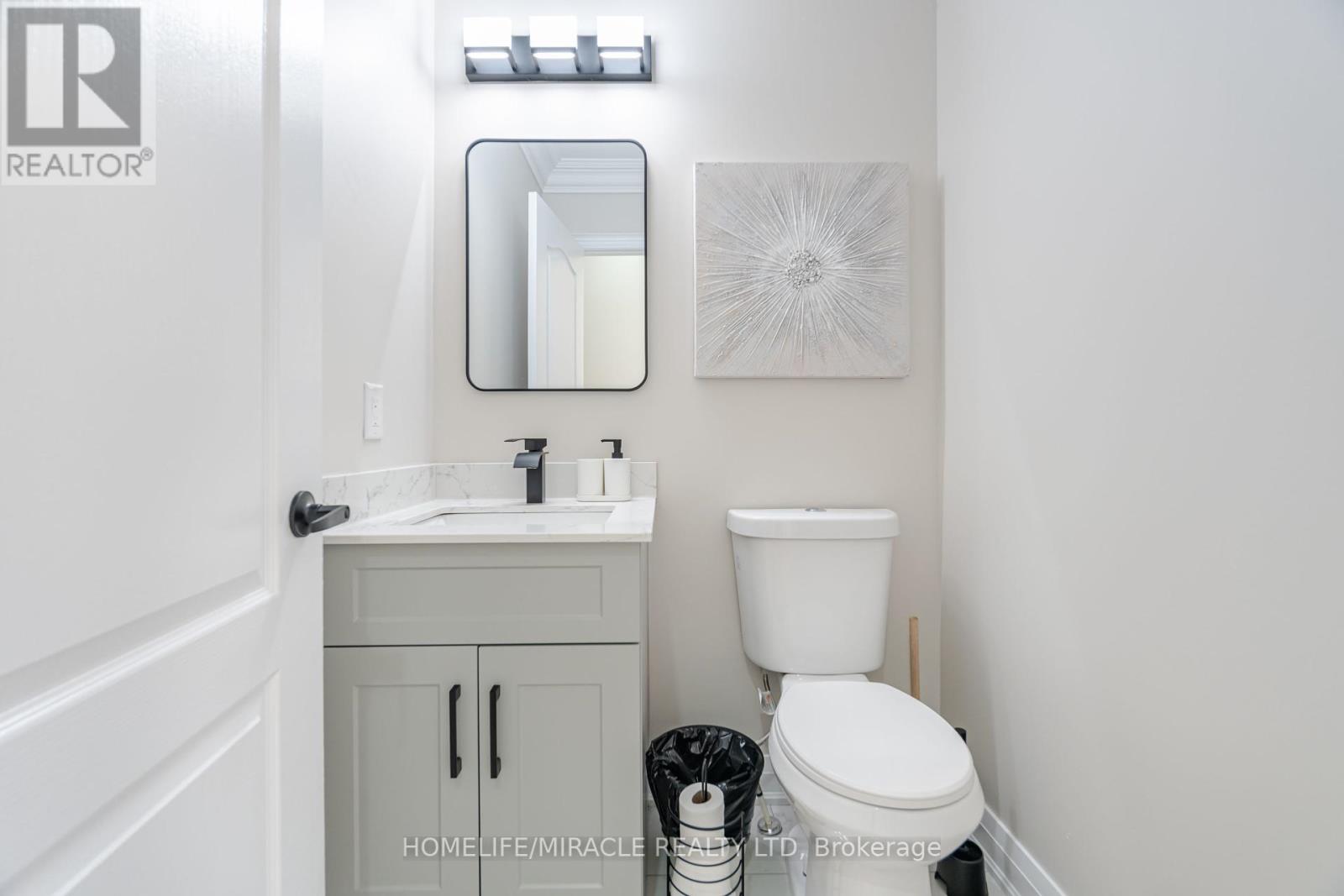 28 Sussexvale Drive, Brampton, Ontario  L6R 3S1 - Photo 13 - W12296063