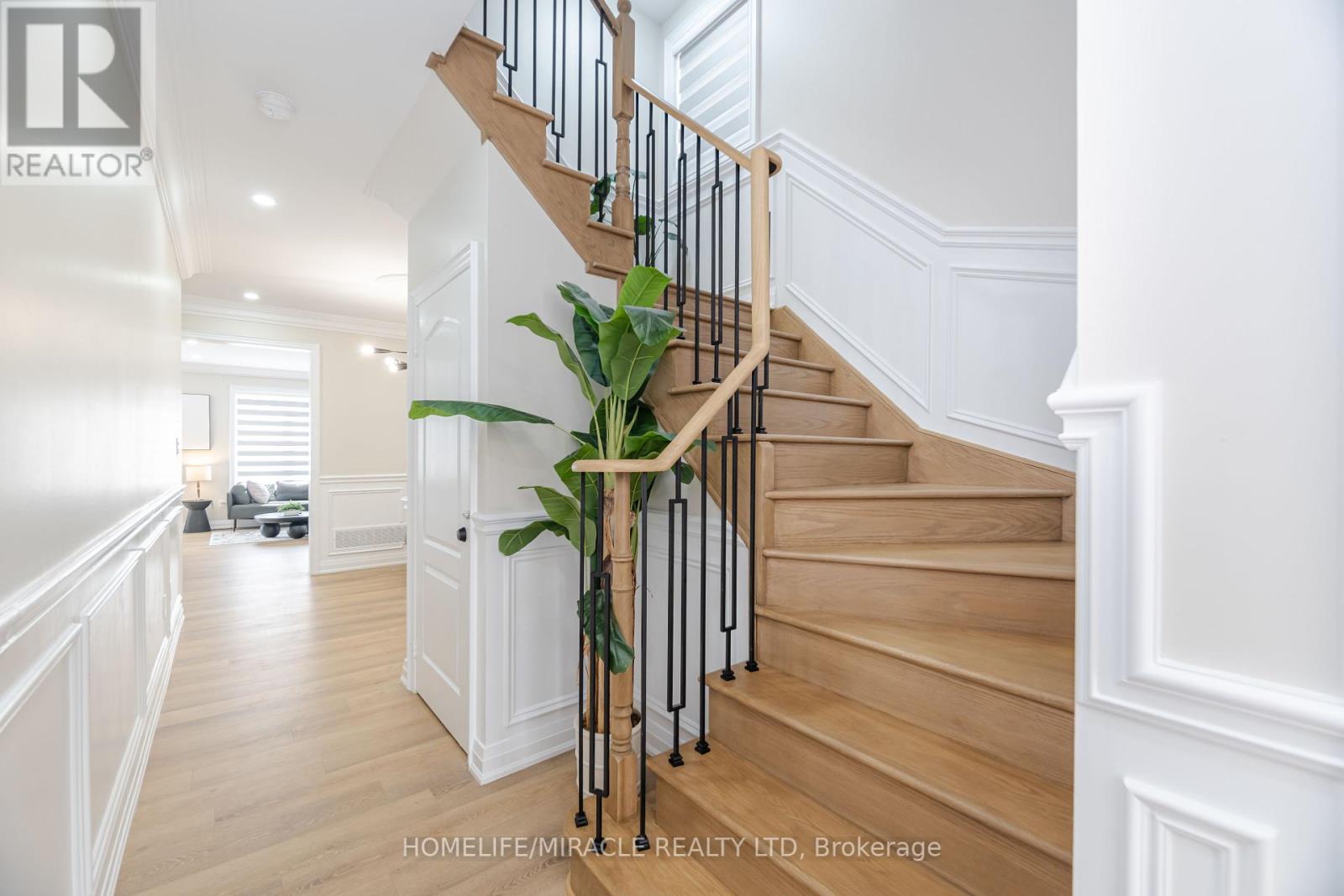 28 Sussexvale Drive, Brampton, Ontario  L6R 3S1 - Photo 14 - W12296063