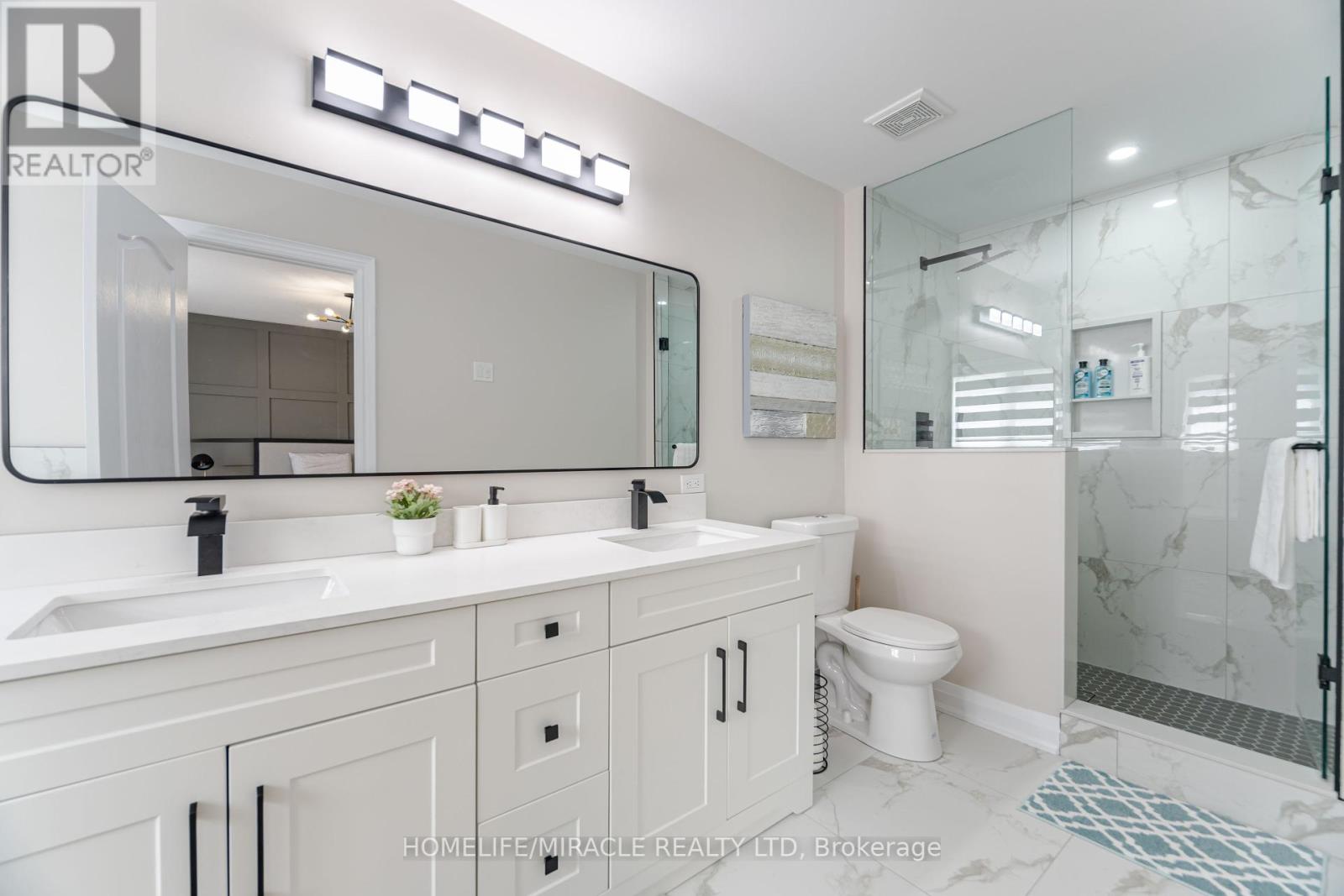 28 Sussexvale Drive, Brampton, Ontario  L6R 3S1 - Photo 17 - W12296063