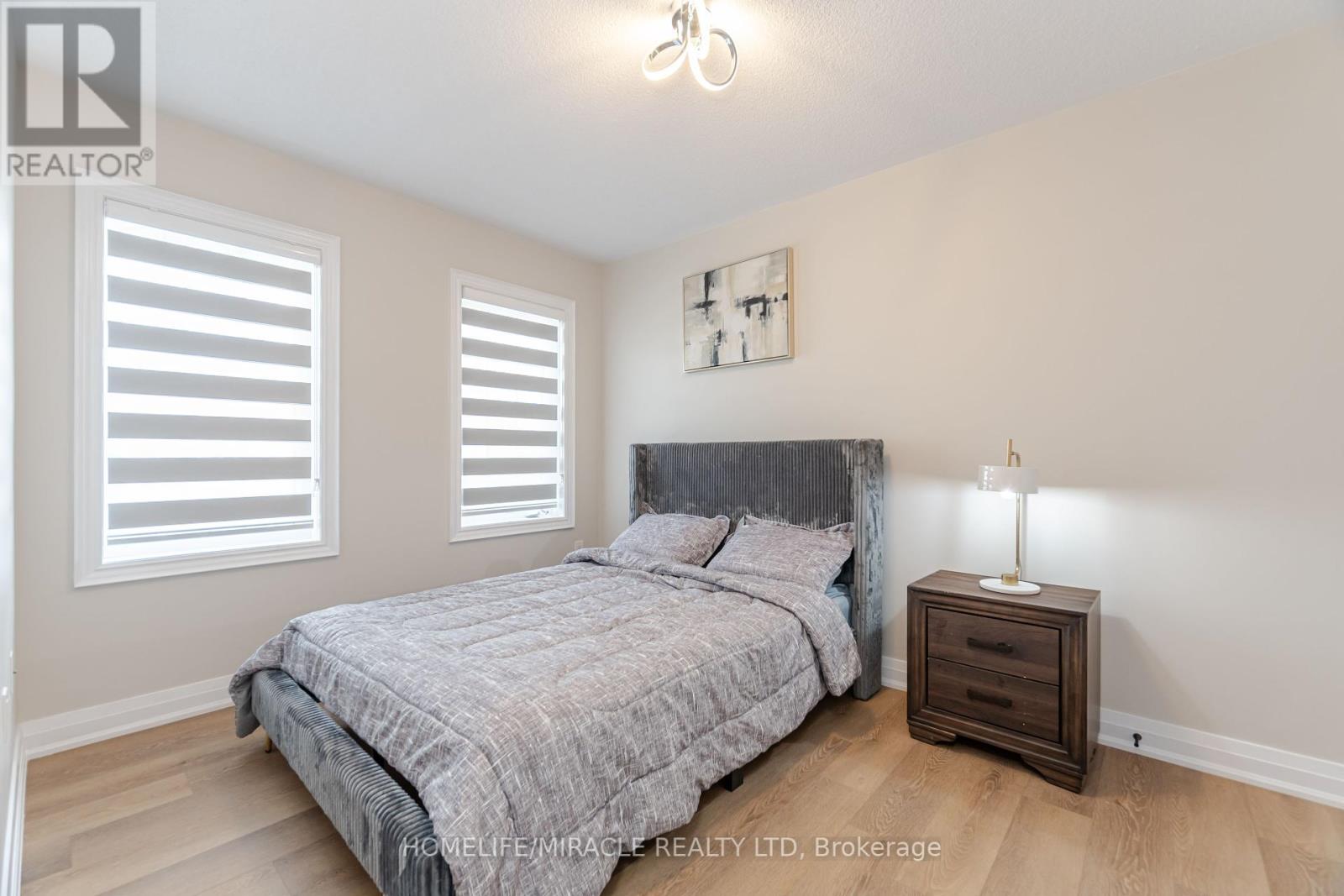 28 Sussexvale Drive, Brampton, Ontario  L6R 3S1 - Photo 19 - W12296063