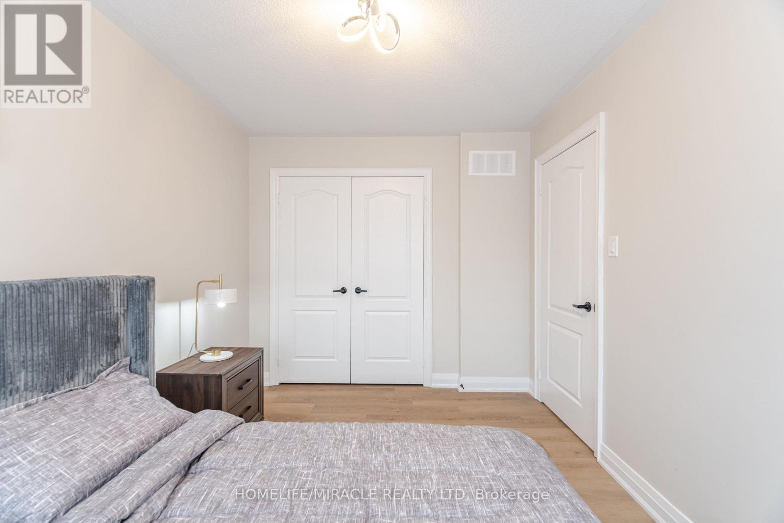 28 Sussexvale Drive, Brampton, Ontario  L6R 3S1 - Photo 20 - W12296063