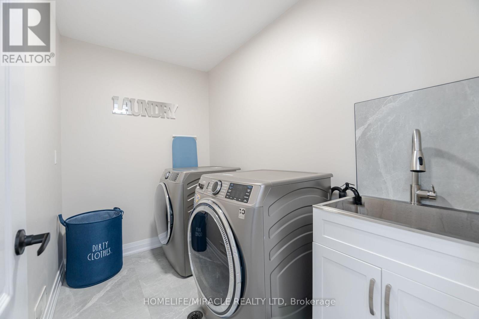 28 Sussexvale Drive, Brampton, Ontario  L6R 3S1 - Photo 24 - W12296063