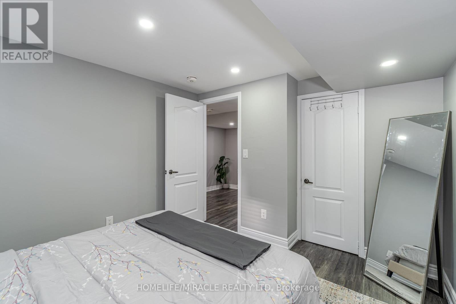 28 Sussexvale Drive, Brampton, Ontario  L6R 3S1 - Photo 47 - W12296063