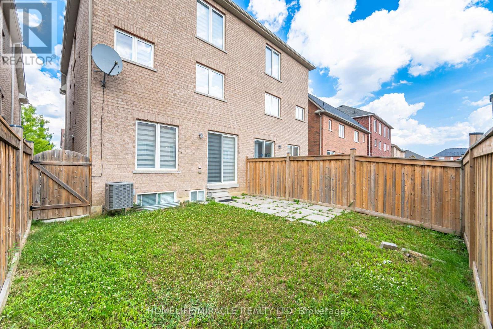 28 Sussexvale Drive, Brampton, Ontario  L6R 3S1 - Photo 50 - W12296063