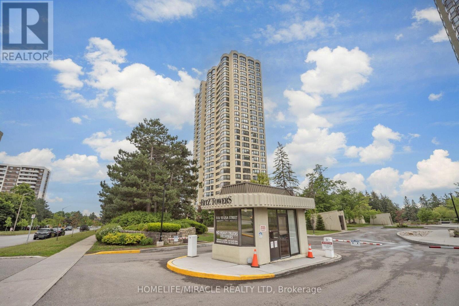 1802 - 8 Lisa Street, Brampton (Queen Street Corridor), Ontario  L6T 4S6 - Photo 2 - W12296065
