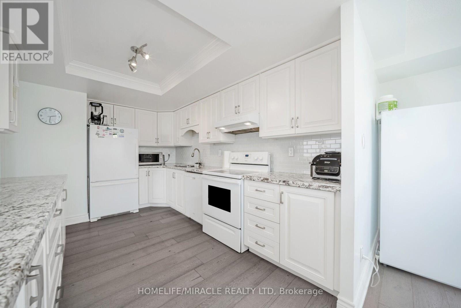 1802 - 8 Lisa Street, Brampton (Queen Street Corridor), Ontario  L6T 4S6 - Photo 20 - W12296065