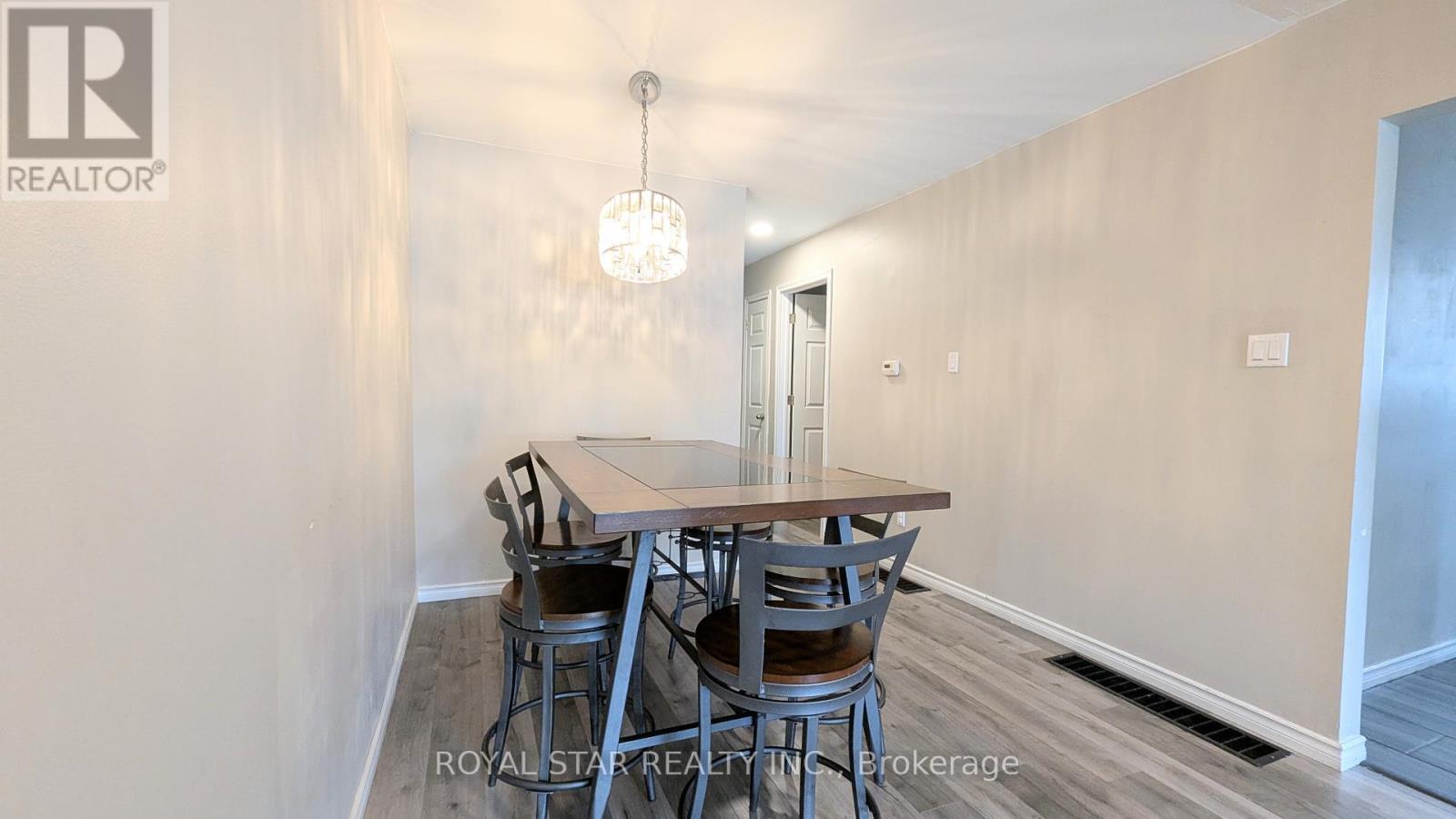 42 Witty Avenue, Ingersoll, Ontario  N5C 3P3 - Photo 2 - X12296074