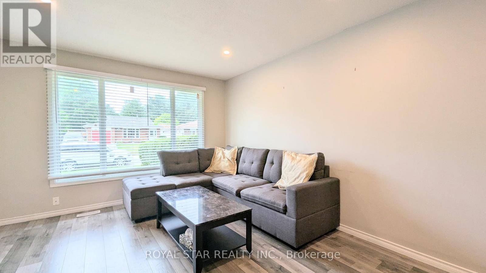 42 Witty Avenue, Ingersoll, Ontario  N5C 3P3 - Photo 3 - X12296074