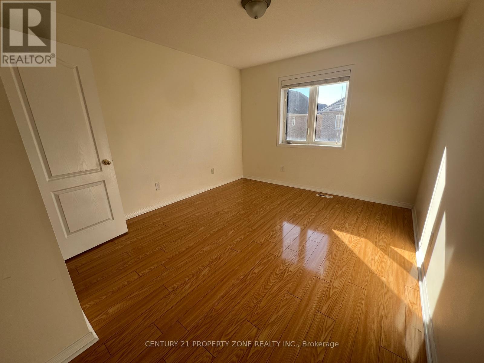 42 Arrowstone Court, Brampton, Ontario  L6R 0V5 - Photo 12 - W12296082