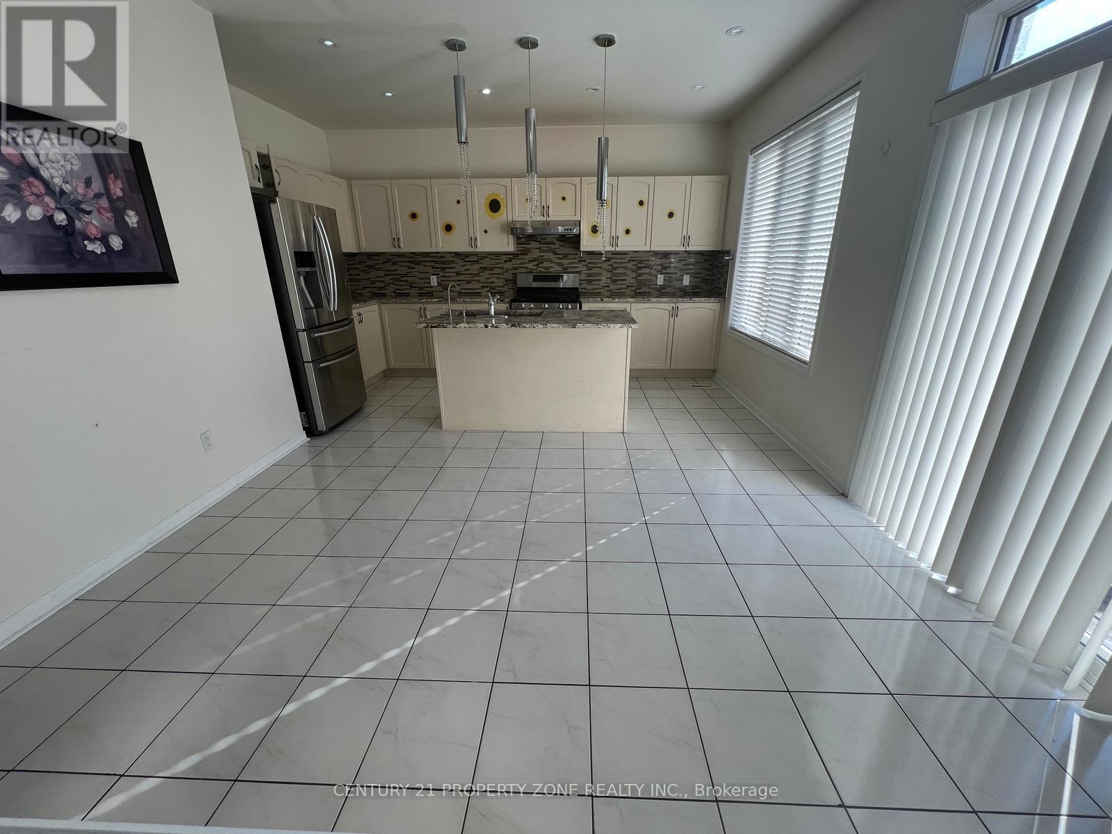 42 Arrowstone Court, Brampton, Ontario  L6R 0V5 - Photo 13 - W12296082