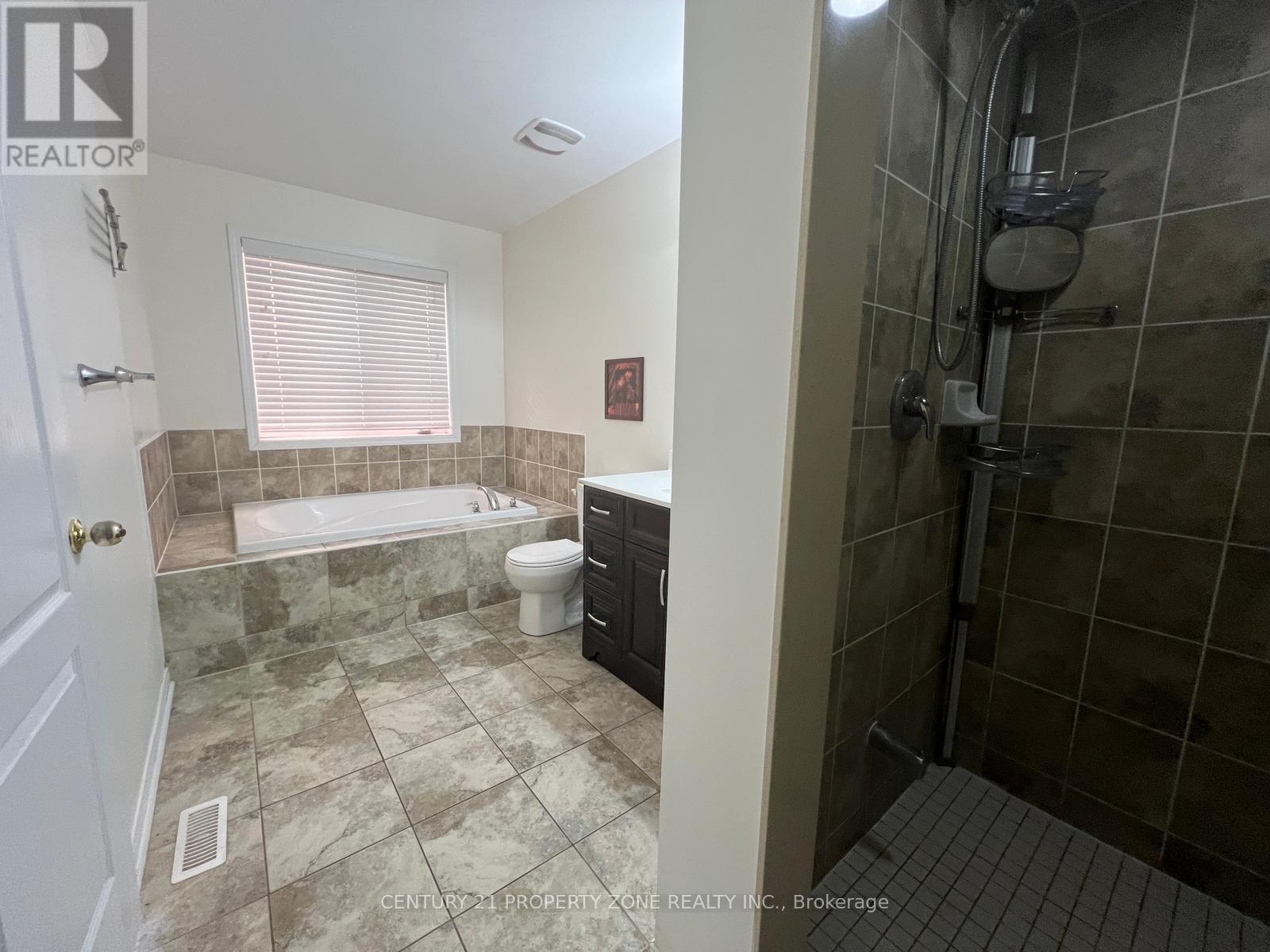 42 Arrowstone Court, Brampton, Ontario  L6R 0V5 - Photo 15 - W12296082