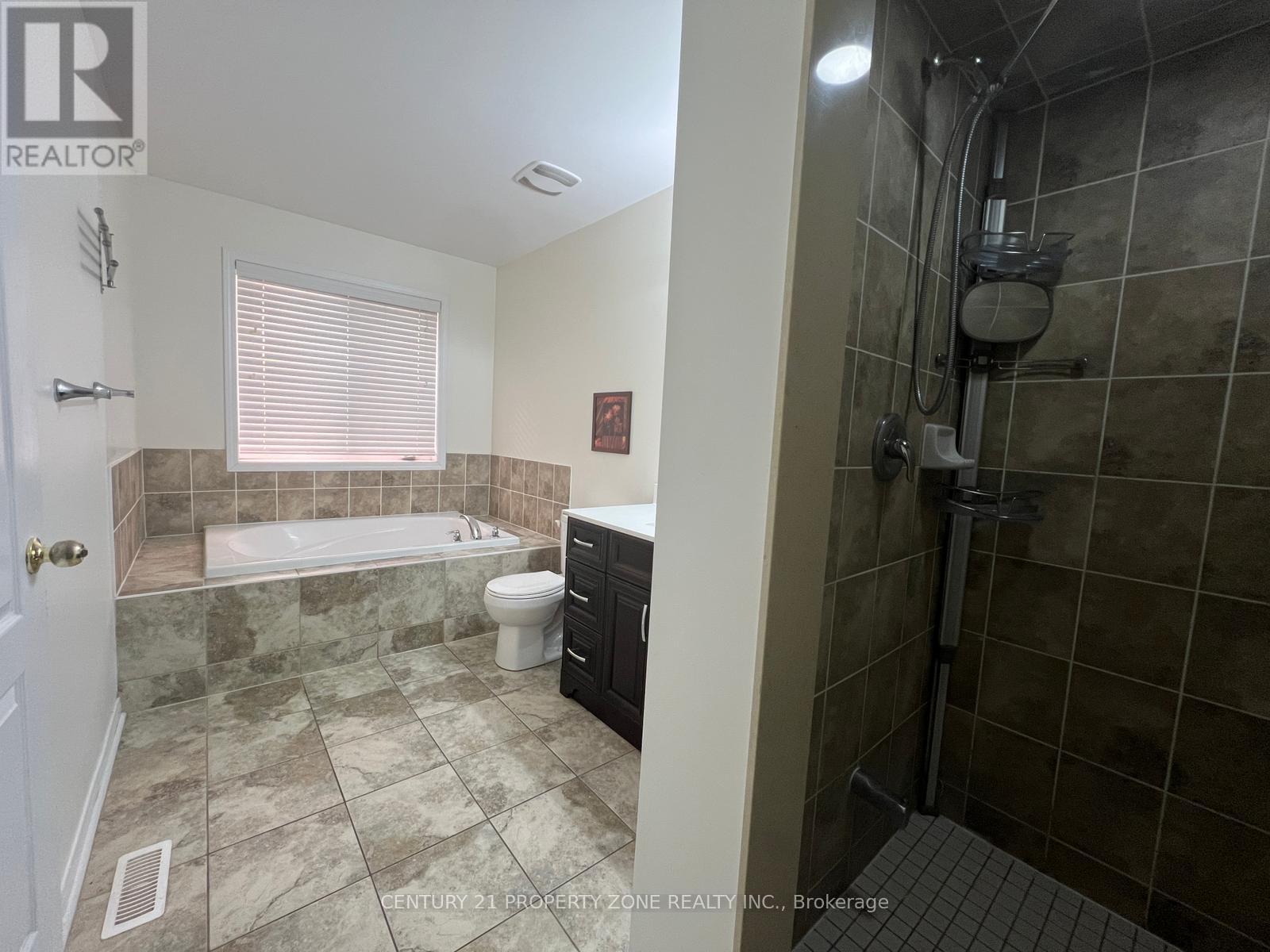 42 Arrowstone Court, Brampton, Ontario  L6R 0V5 - Photo 18 - W12296082