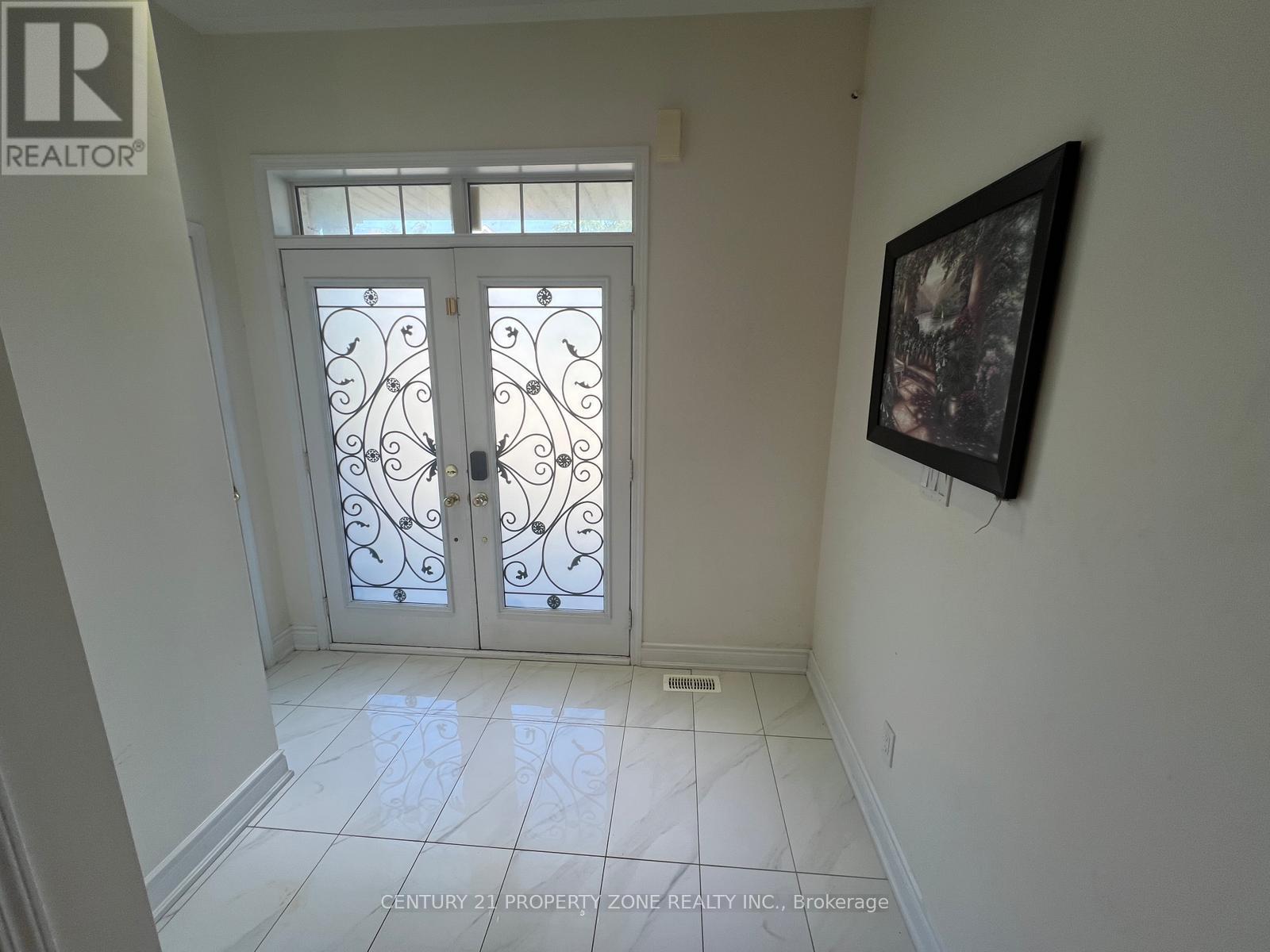 42 Arrowstone Court, Brampton, Ontario  L6R 0V5 - Photo 2 - W12296082