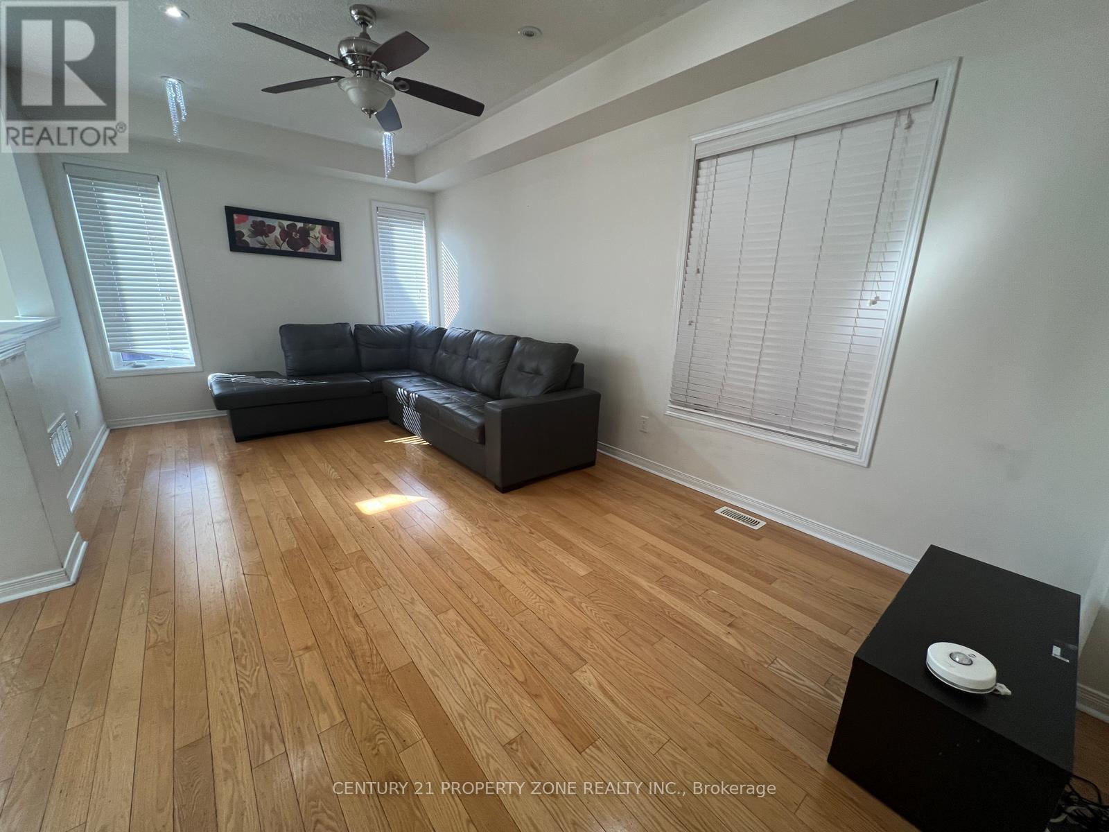 42 Arrowstone Court, Brampton, Ontario  L6R 0V5 - Photo 4 - W12296082