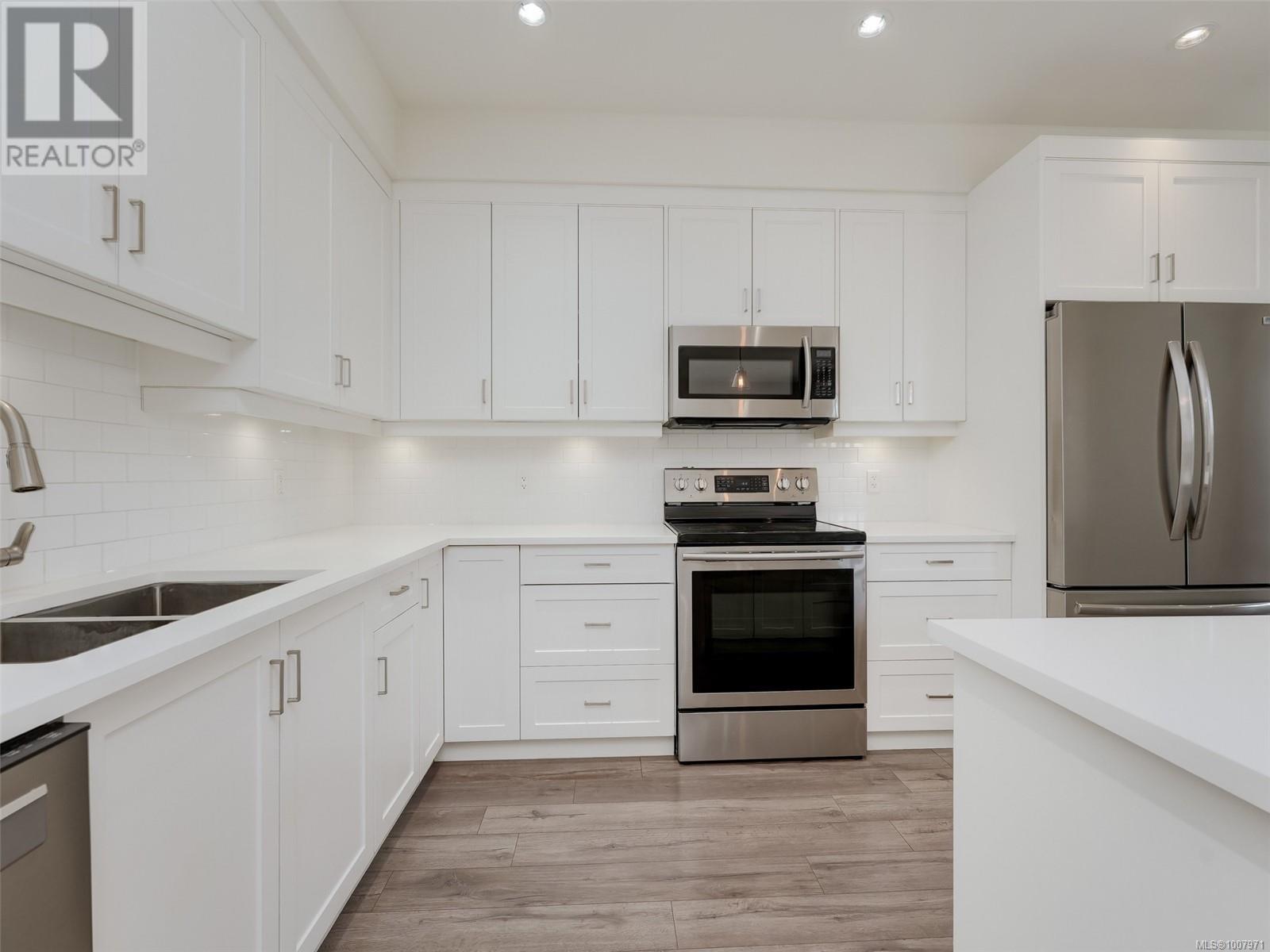 Property at 2151 Winfield Dr image 3