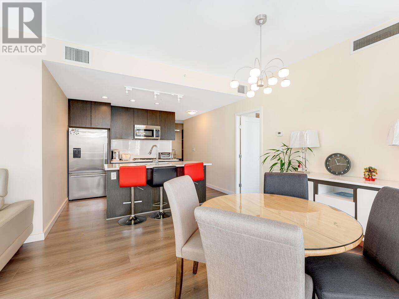 Listing Picture 5 of 26 : 802 8677 CAPSTAN WAY, Richmond / 烈治文 - 魯藝地產 Yvonne Lu Group - MLS Medallion Club Member