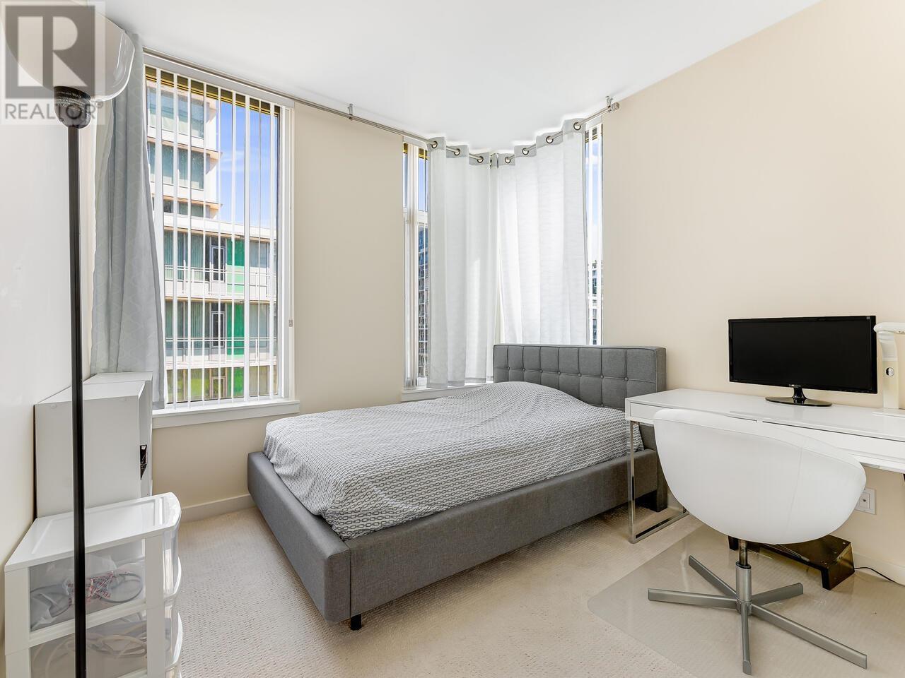 Listing Picture 14 of 26 : 802 8677 CAPSTAN WAY, Richmond / 烈治文 - 魯藝地產 Yvonne Lu Group - MLS Medallion Club Member