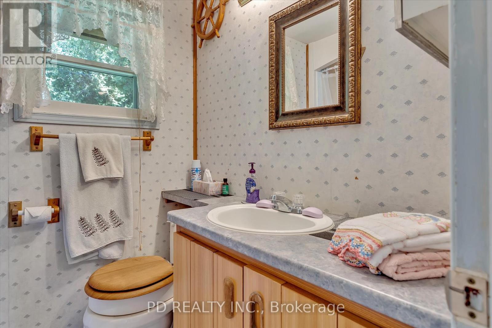 22 Evergreen Street, Kawartha Lakes, Ontario  K0L 2W0 - Photo 18 - X12175508