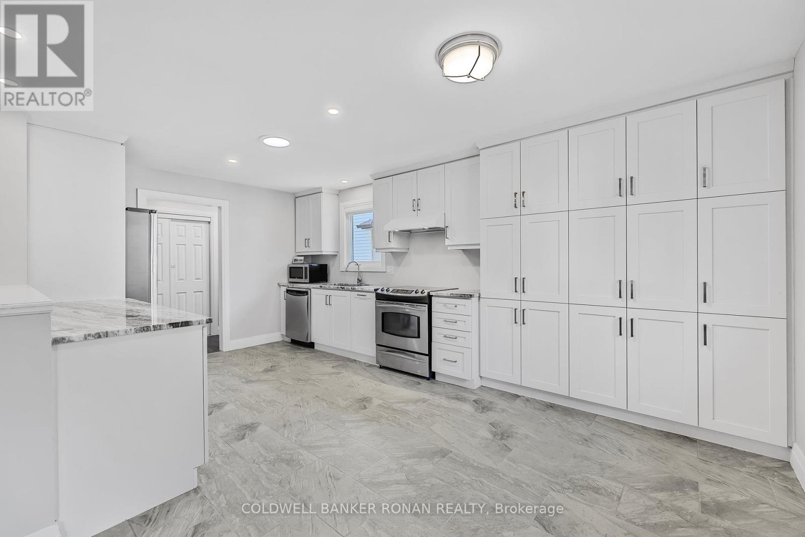 170 Burbank Crescent, Orangeville, Ontario  L9W 3H8 - Photo 6 - W12296125