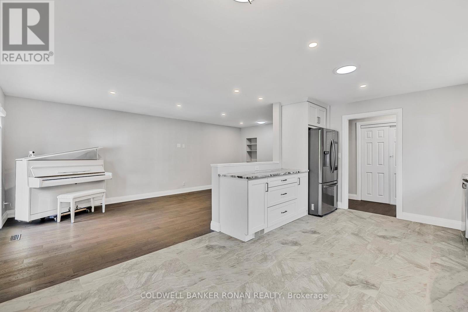 170 Burbank Crescent, Orangeville, Ontario  L9W 3H8 - Photo 7 - W12296125