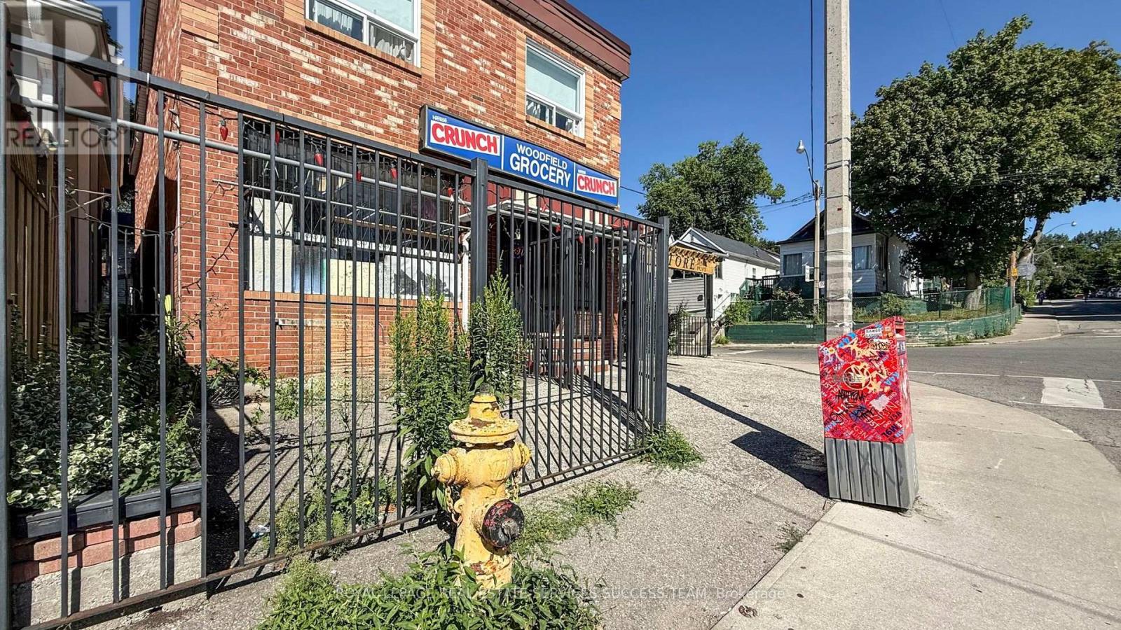 404 Woodfield Road, Toronto (Greenwood-Coxwell), Ontario  M4L 2X1 - Photo 9 - E12290075