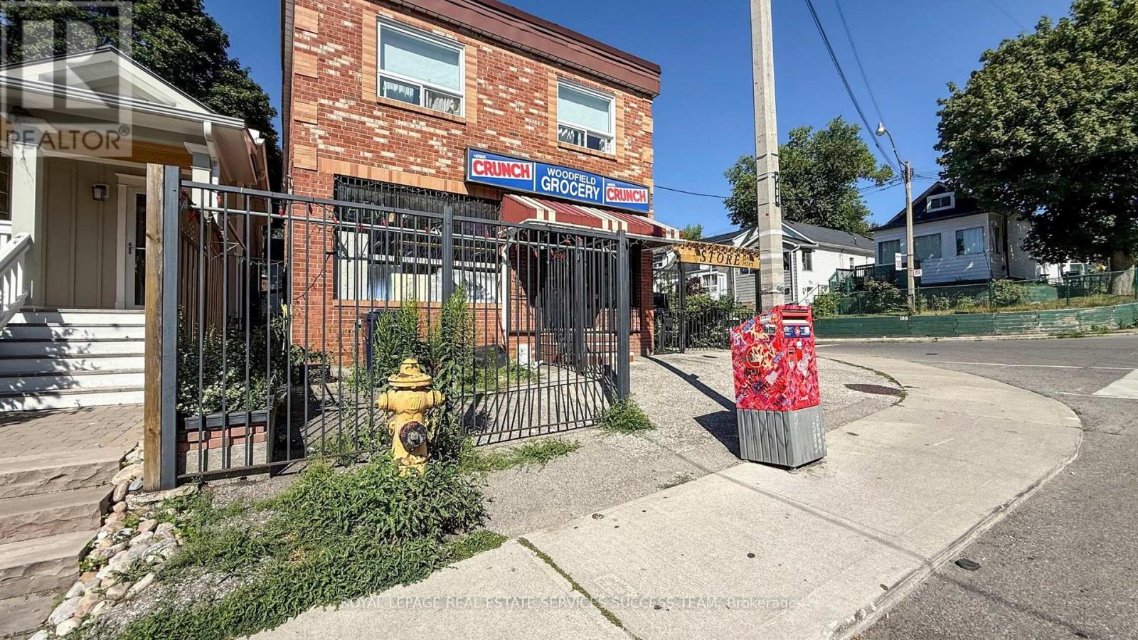 404 Woodfield Road, Toronto (Greenwood-Coxwell), Ontario  M4L 2X1 - Photo 8 - E12290075