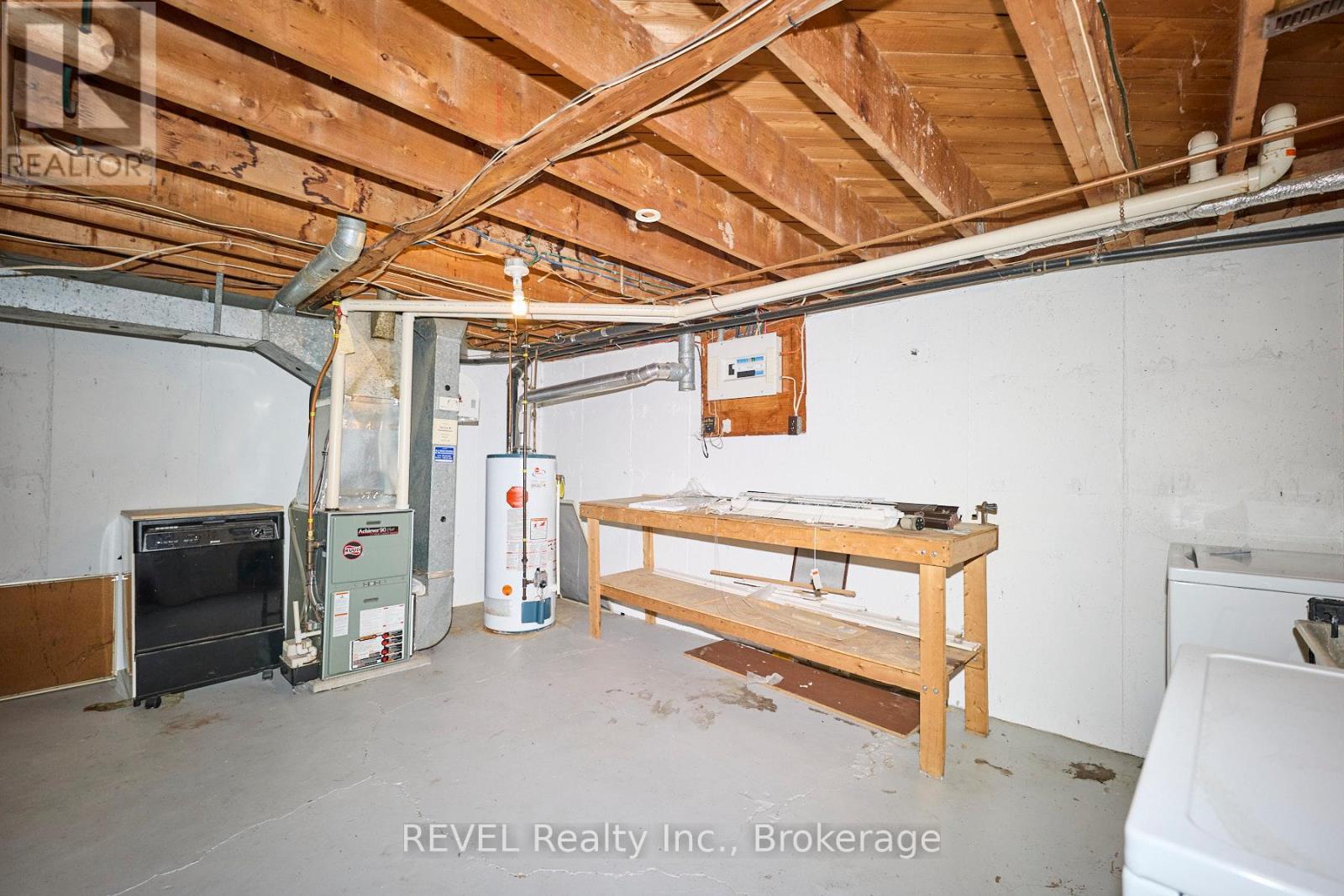 1 - 4215 Meadowvale Drive, Niagara Falls, Ontario  L2E 5W8 - Photo 19 - X12245929