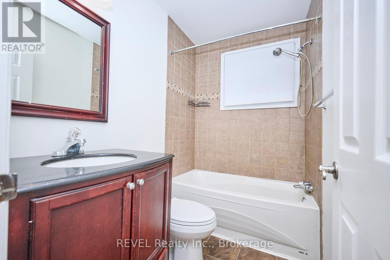 1 - 4215 Meadowvale Drive, Niagara Falls, Ontario  L2E 5W8 - Photo 14 - X12245929
