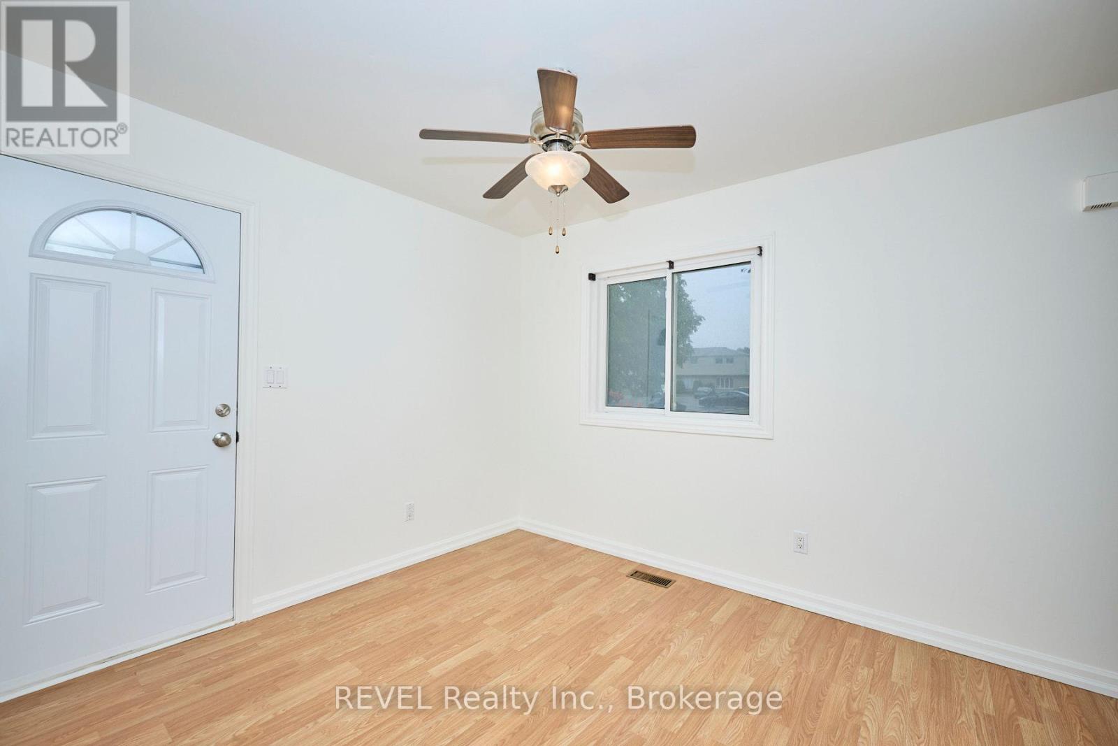 1 - 4215 Meadowvale Drive, Niagara Falls, Ontario  L2E 5W8 - Photo 12 - X12245929