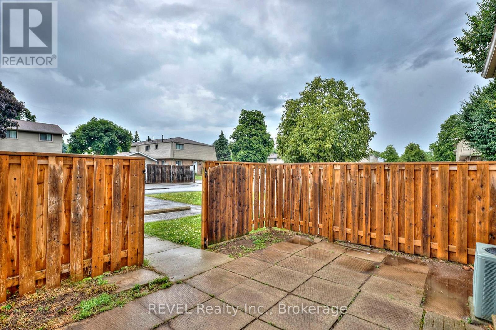 1 - 4215 Meadowvale Drive, Niagara Falls, Ontario  L2E 5W8 - Photo 23 - X12245929