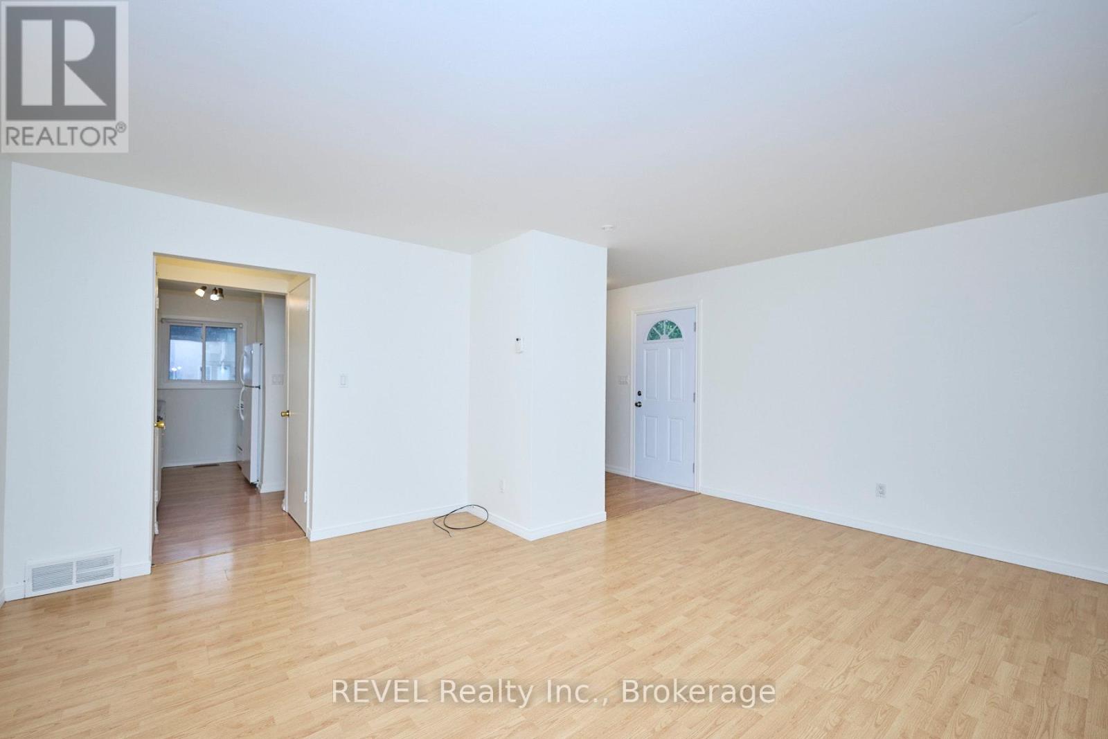 1 - 4215 Meadowvale Drive, Niagara Falls, Ontario  L2E 5W8 - Photo 5 - X12245929